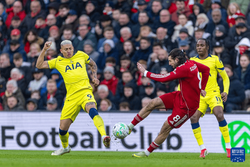 英超：热刺战平利物浦