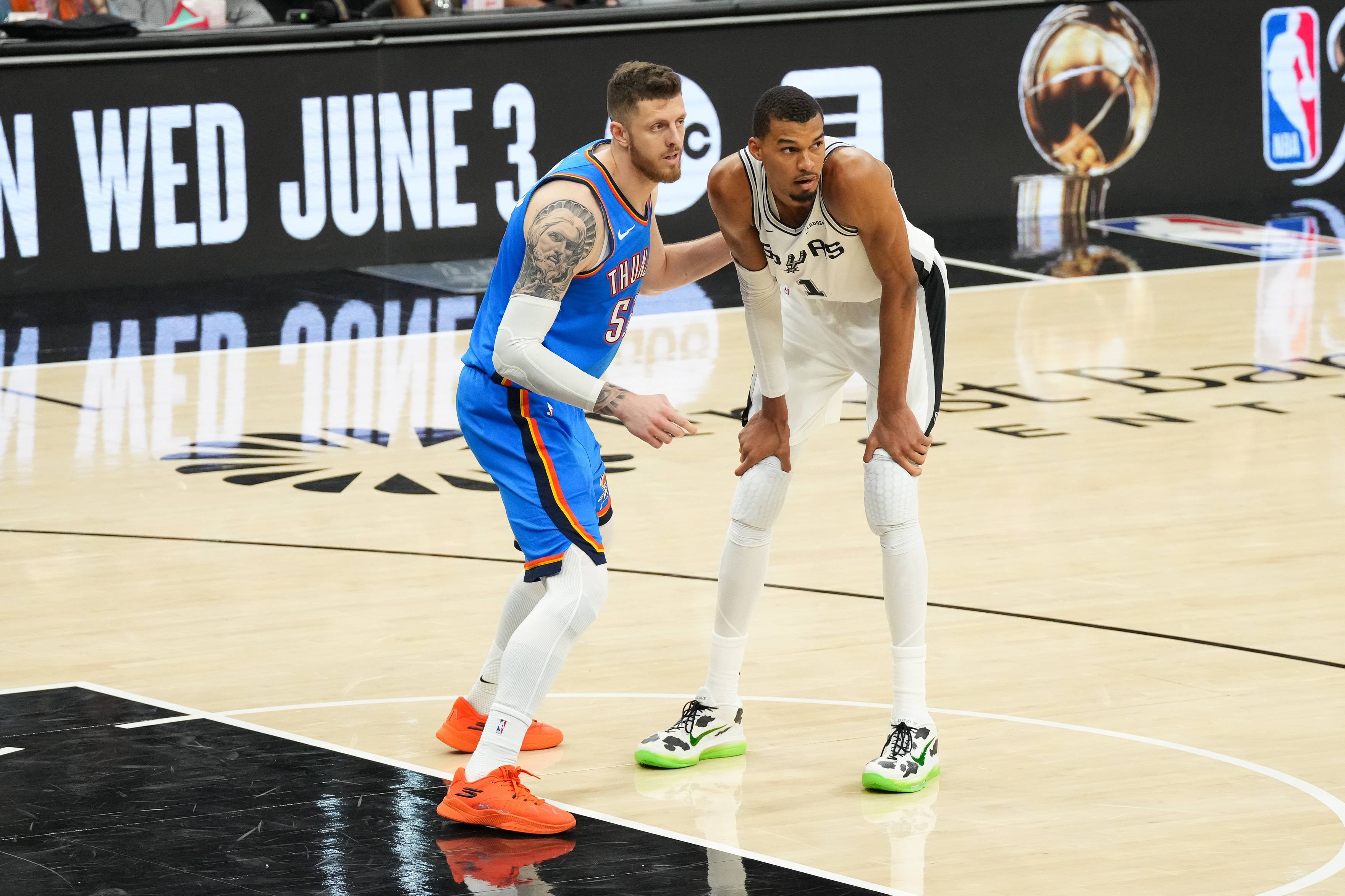 NBA球星和记者认为，文班应该多学邓肯姚明，开发最强背身单打
